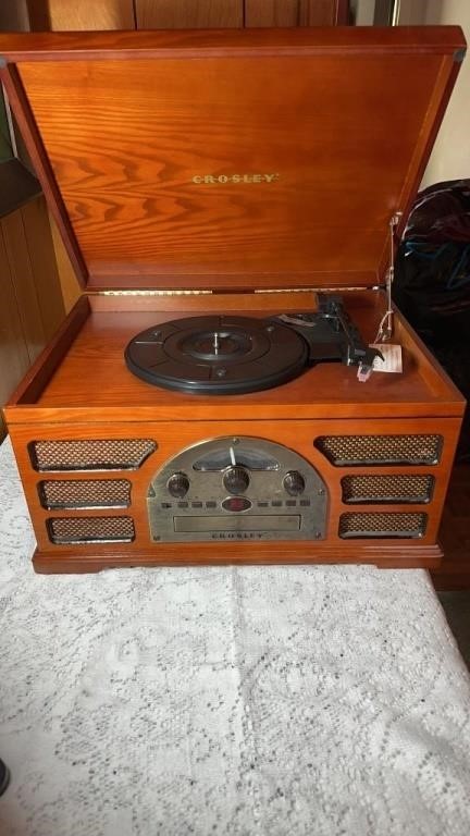 Crowley Radio with Turntable and CD Player