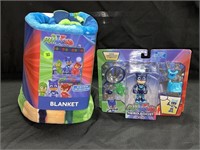 PJ MASK HERO BOOST BLANKET AND ACTION FIGURE