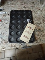 Pampered chef deluxe mini muffin pan