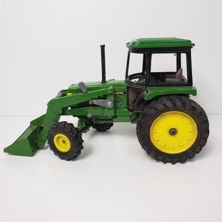 JOHN DEERE MODEL TRACTOR