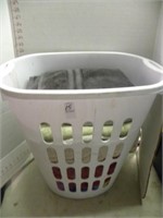 BASKET WITH TOWELS