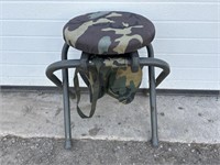 Swivel top camo stool