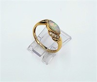 18K GOLD, OPAL AND DIAMOND RING