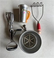 4 Vintage Kitchen Items