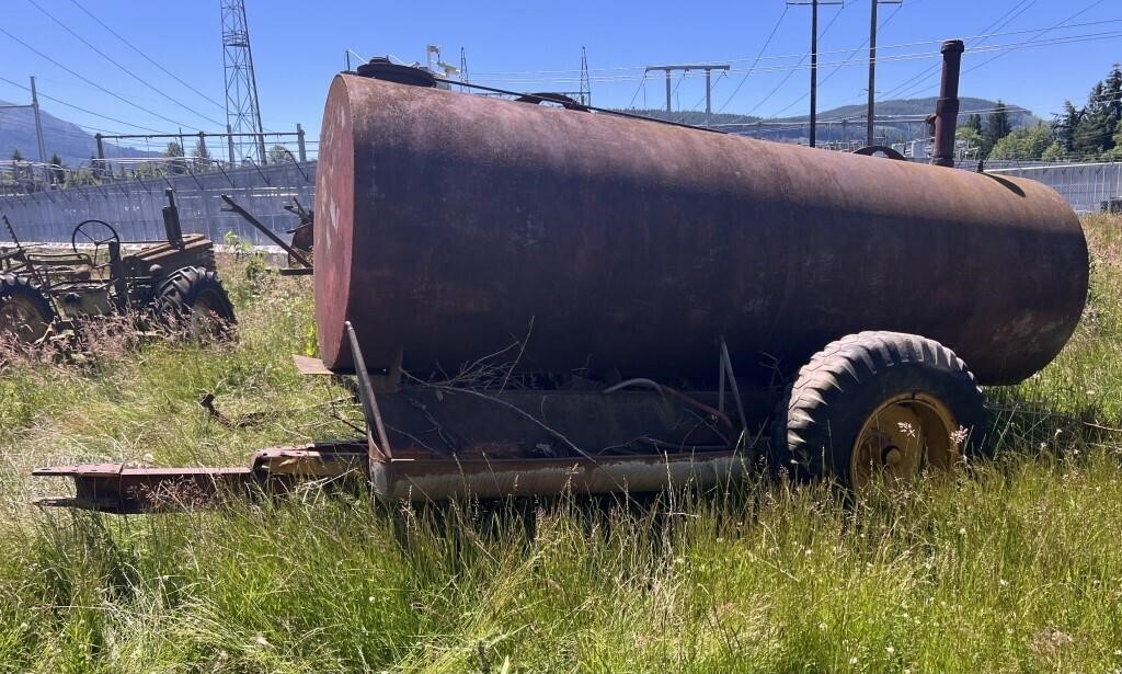 Huge Farm Water Tank w/Trough Mounted on Trailer