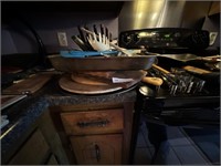 LOT OF KITCHEN UTENSILS AND CUTTING