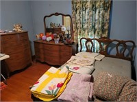 Vintage Serpentine Bedroom Set - Full Size Bed