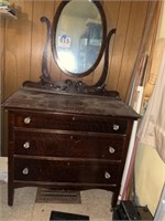 Vintage dresser three drawer
With mirror
