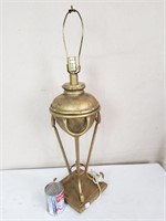 Lampe de table sur pied en métal -