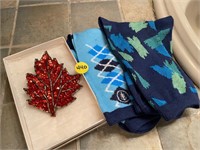 maple leaf pin & socks