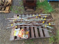 PALLET OF ELECTRIC FENCE POSTS WITH 3 PARTIAL BAGS