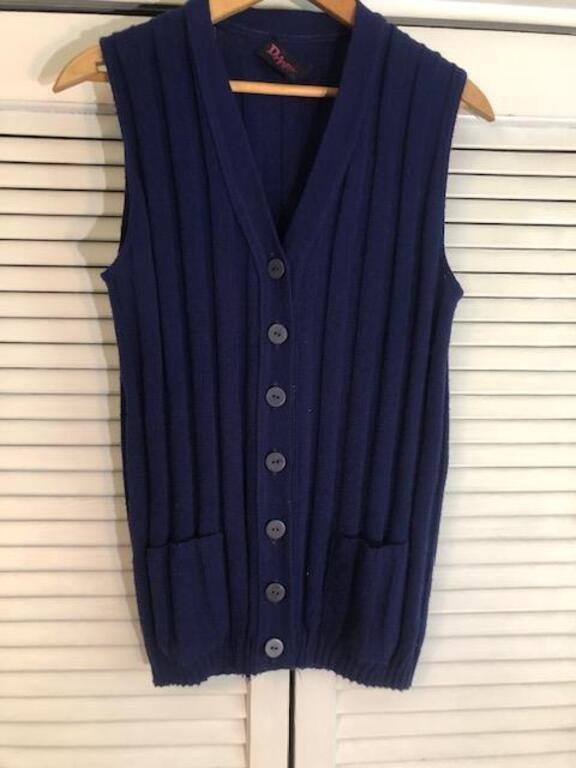 VINTAGE CLOTHING AUCTION - ENDING 7/2/2024