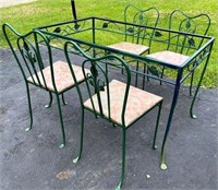 patio table w/ 4 chairs- missing glass top