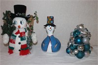 Lot of 3 Holiday Decorations