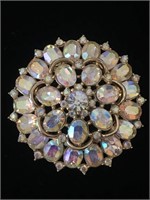 TRIFARI SIGNED GOLD AND CLEAR RHINESTONE BROOCH;