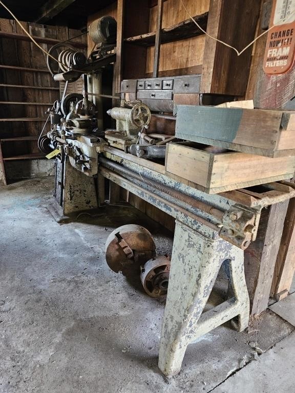 MONARCH METAL LATHE W/CHUCKS & OTHER PARTS (WORKS)