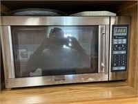 MAGIC CHEF MICROWAVE