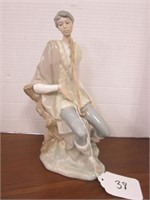 LLADRO PORCELAIN FIGURINE