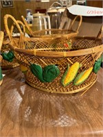 4 wicker fruit baskets