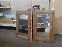 2 Mirrored medicine cabinets