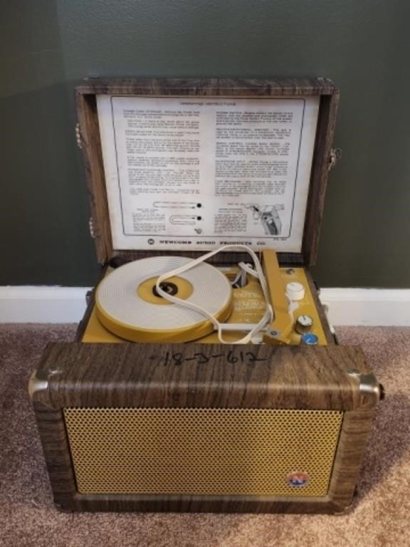 Vintage Newcomb EDT-28 Record Player