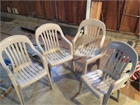 Set of 4 Plastic Chairs and Table
