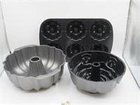 3 BUNDT PANS