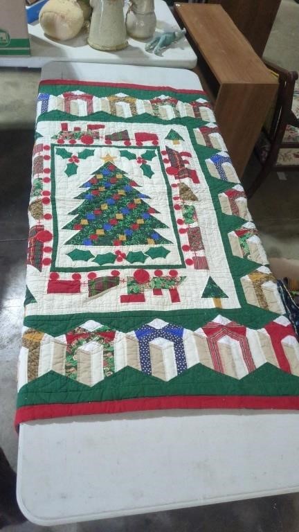 CHRISTMAS QUILT