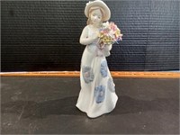 Mallorca Porcelain Figurine - Cindy with Flowers