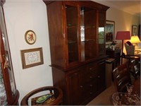 BEAUTIFUL SOLID WOOD BUFFET HUTCH