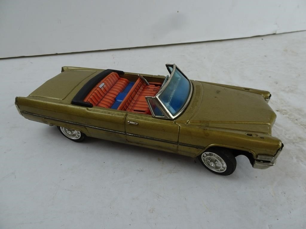 Vintage Japan Battery Powered Tin Toy Cadillac