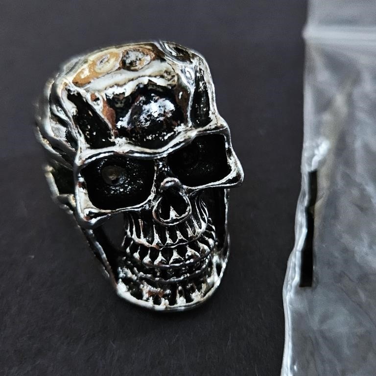 Bague de tête de mort en métal taille 9 neuve