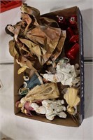 LOT OF ASSORTED CHRISTMAS ORNAMENTS
