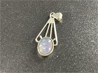 Small silver pendant with opal triplet