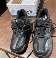 APEX SHOES SIZE 10 MENS