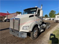 2017 Kenworth T880 Day Cab