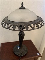 TABLE LAMP WITH FROSTED GLASS SHADE