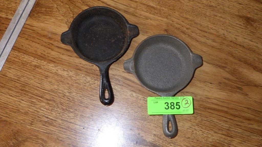 2 VINTAGE CAST IRON WAGNER WARE SKILLET ASHTRAYS