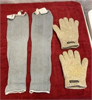 Pair of Thinsulate Gloves (men’s m/l) and pair of