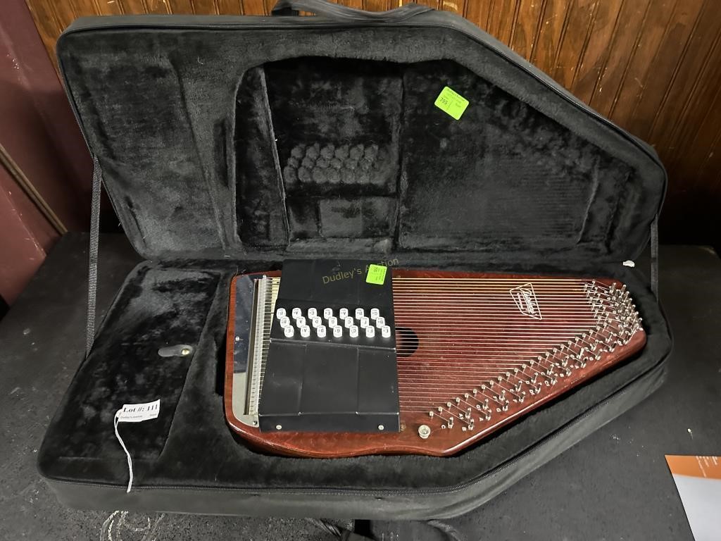 Autoharp by Oscar Schmidt 12-Chord with padded