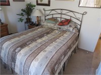Double Size Bed w/ bedding