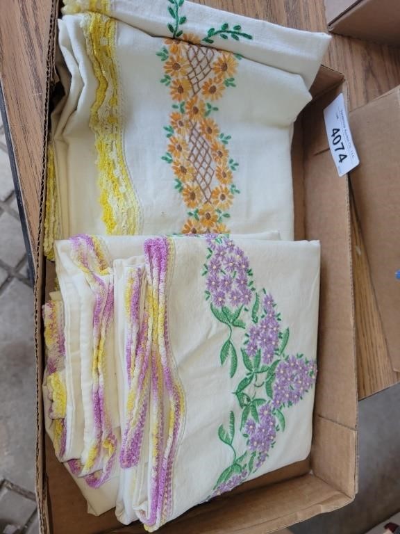 2 Pr Vintage Pillow Cases