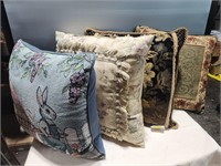 Decor Pillow Lot (4)