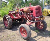 (D) International Harvester 130 Tractor