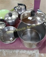 Cookware 6 pans with lids and tea pot
