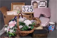 Basket W/ Artificial Flowers - Pictures - 2 Balls-