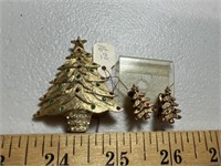 Vintage Christmas tree brooch and earring with