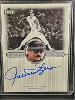 Autographed Rollie Fingers Baseball Card
