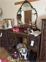 Antique 4-Drawer Vanity with Mirror