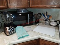 Microwave,  Blender, &  All on Counter